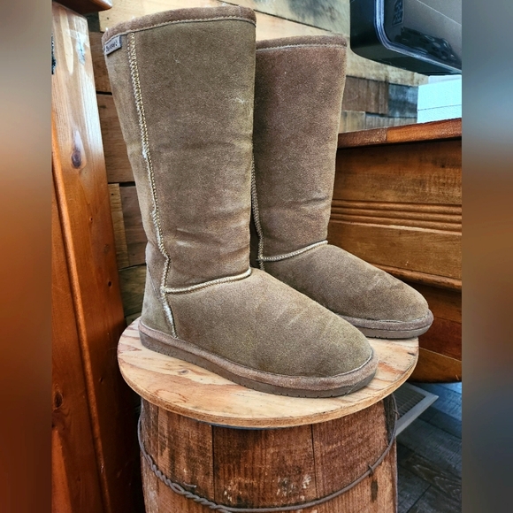 BEARPAW TALL FUR LINED BOOTS-SIZE 8 - Picture 1 of 10